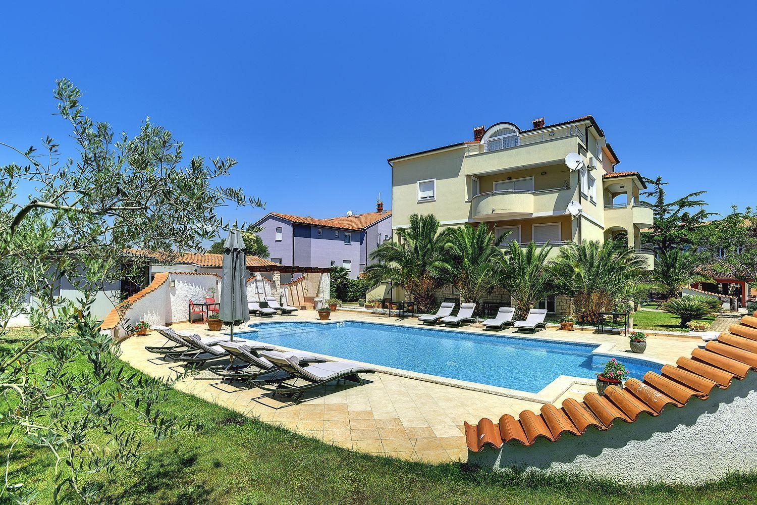 Zum Sandstrand Sind Es Wenige Gehminuten - Geniessen Sie Aber Auch Die Zeit Am Pool Medulin Exterior foto