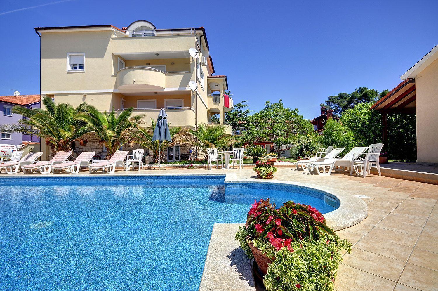 Zum Sandstrand Sind Es Wenige Gehminuten - Geniessen Sie Aber Auch Die Zeit Am Pool Medulin Exterior foto